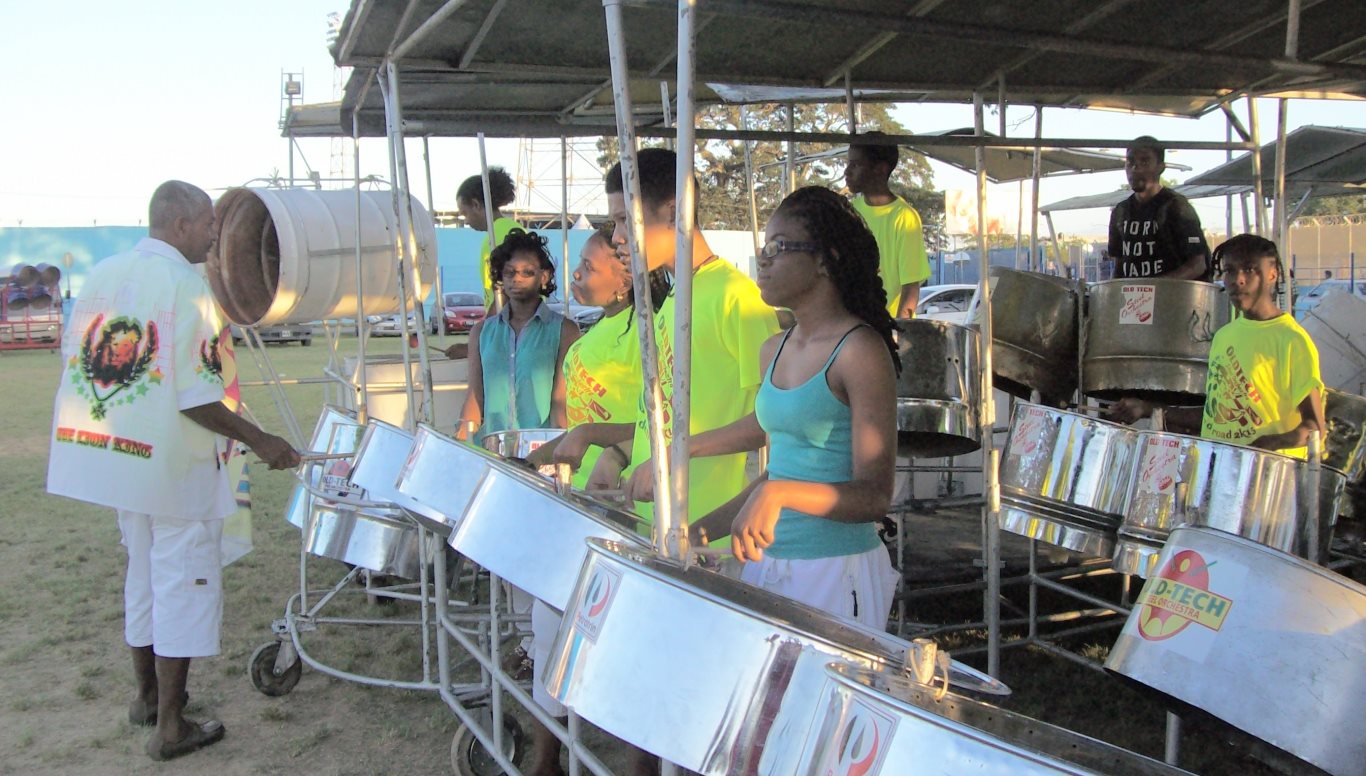 22_SC-Small_Old Tech_Arranger Sean Ramsy running the tune_20150125_tobagojo@gmail.com_100_5045B_1366w_776h.jpg